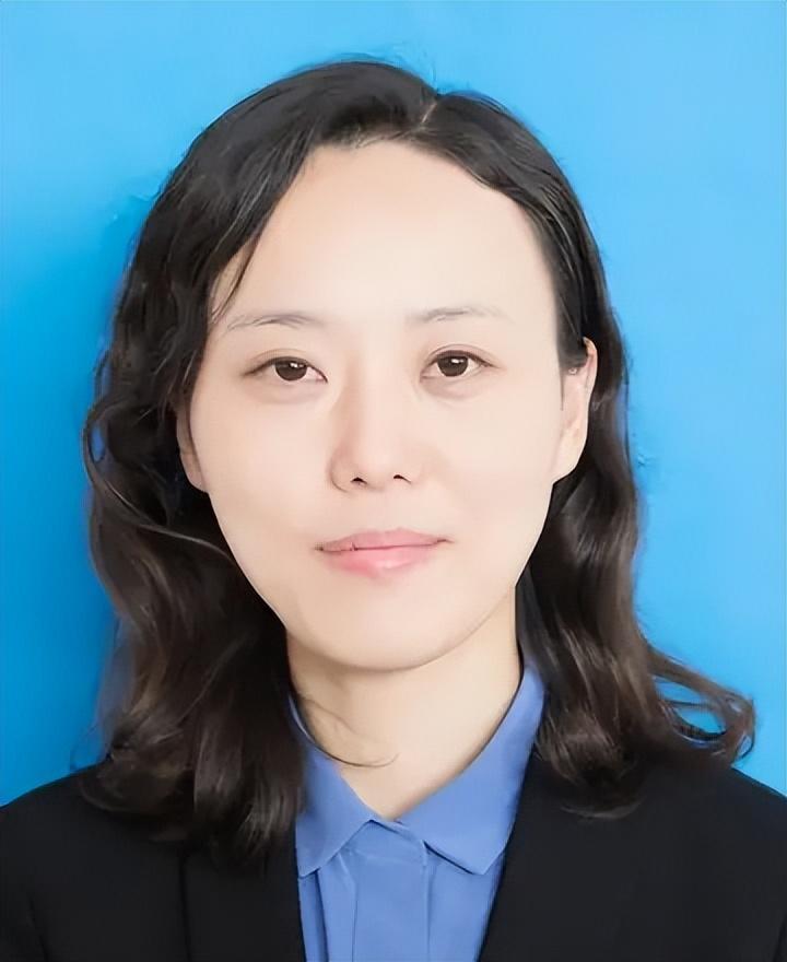 上海美女巨贪金英丽,被三名富商共享,随身携带生计用品方便开房