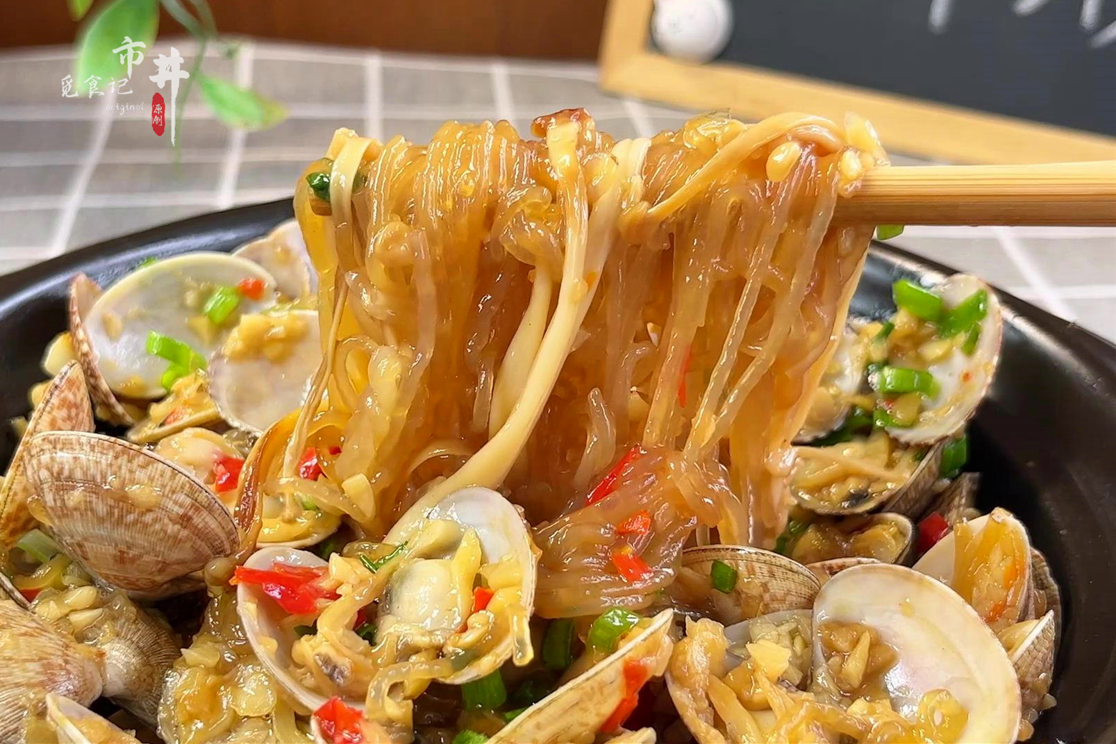 夜市里的花甲粉丝自己在家也能做,摆摊做花甲粉一份多少粉