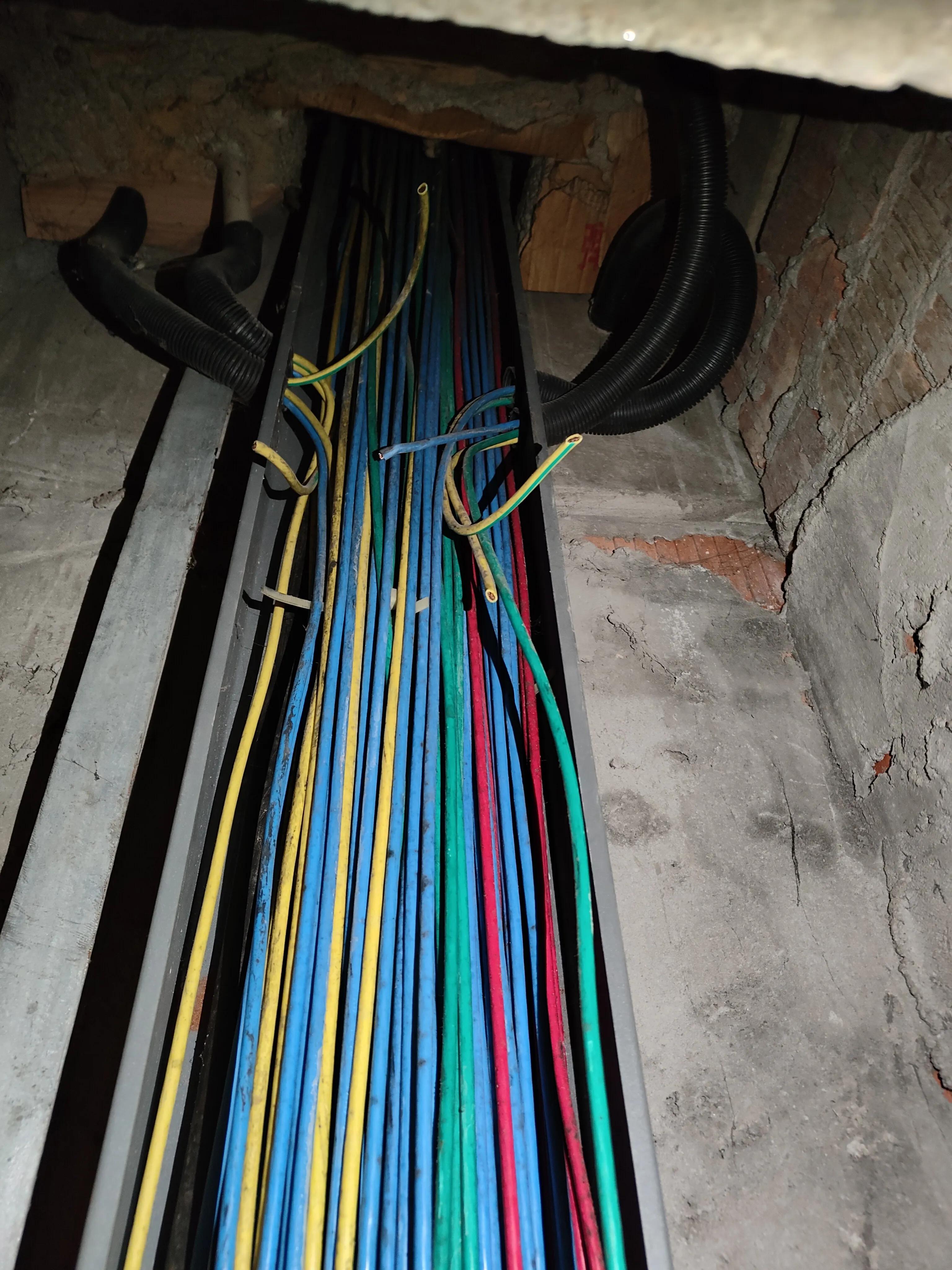 入户网线被剪断了怎么办,邻居恶意剪断我家照明电线违法吗