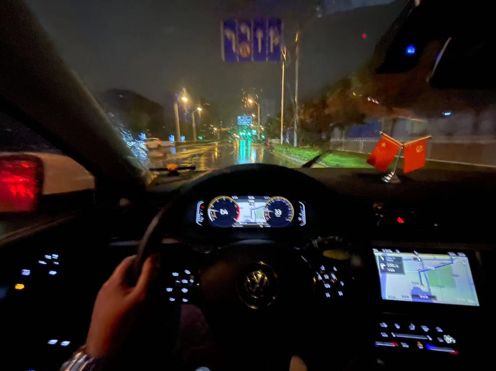 95后小伙买新车,15年凌渡280自动优缺点