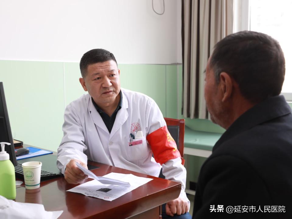 致敬医师铭记事迹,医心向党最美医师先进事迹