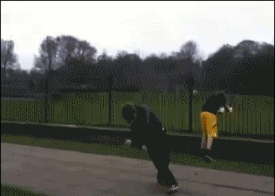 特斯拉突然失控撞歪电线杆,特斯拉瞬间失控事件