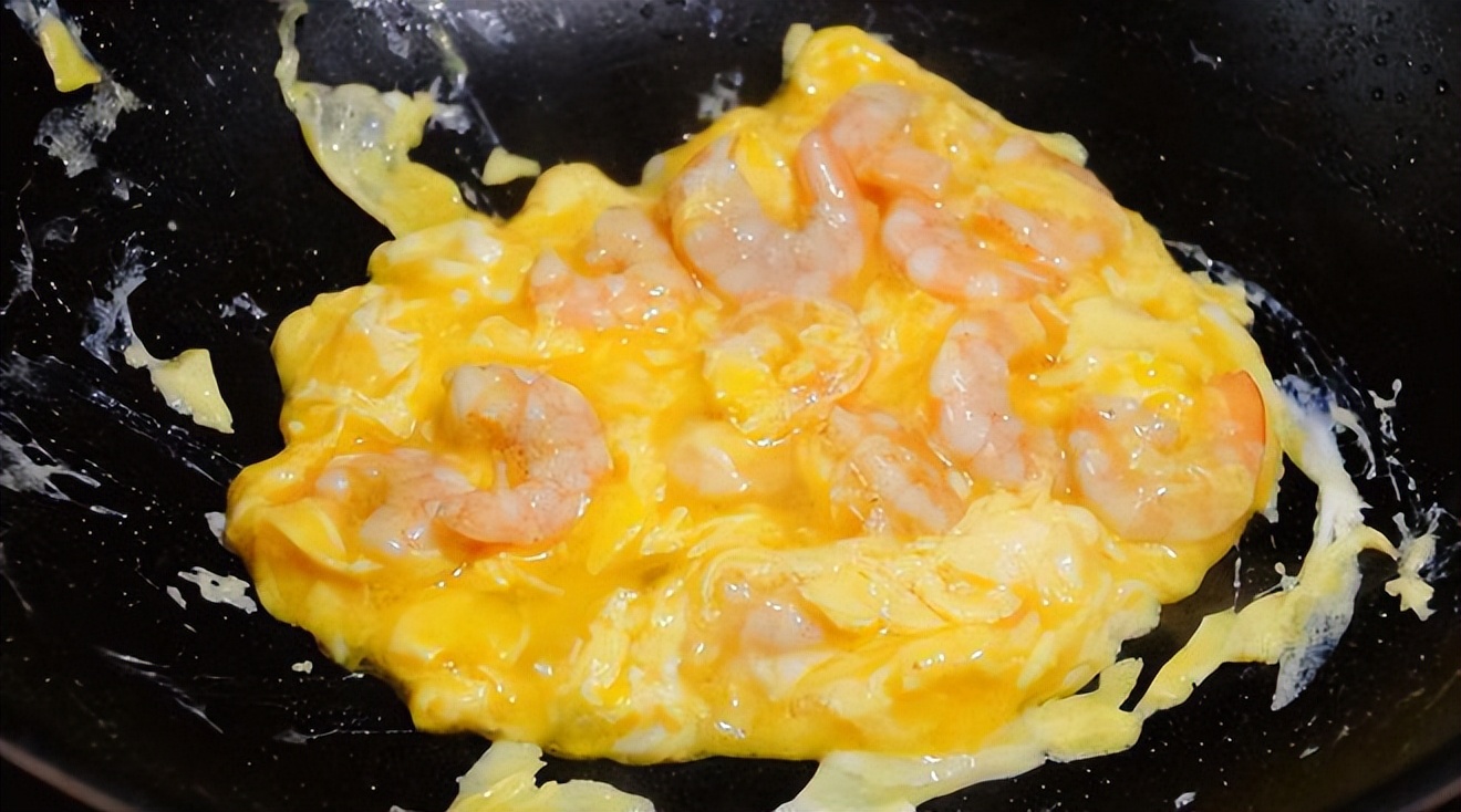 最正确的吃蟹和虾的吃法,10月份螃蟹适合做香辣蟹还是清蒸