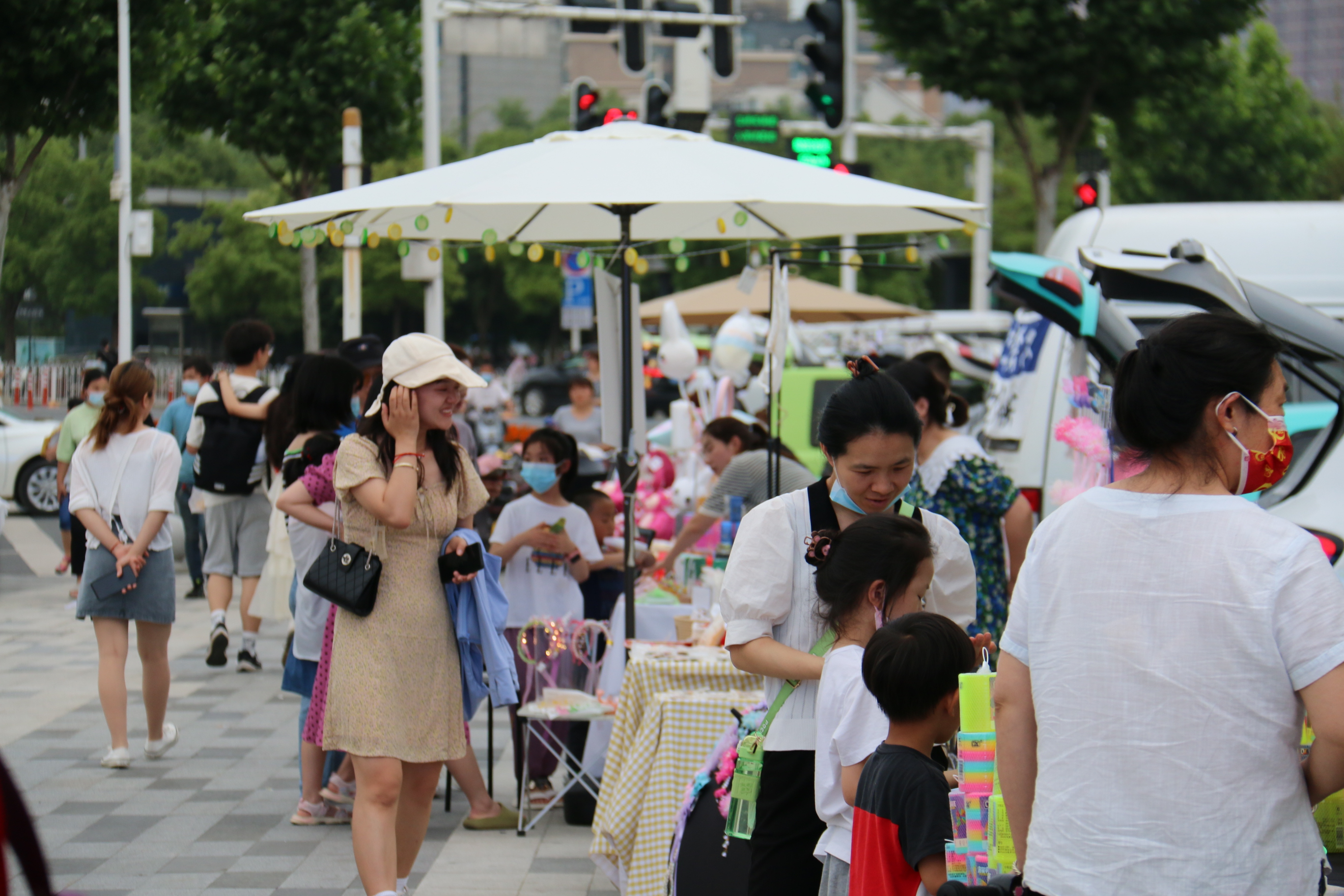 不想上班的的年轻人都在干嘛,现在的年轻人都不努力工作