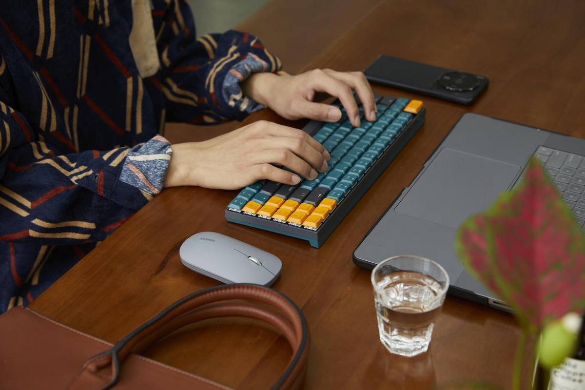 办公界的“Office”来了?绿联ku102矮茶轴机械键盘上手体验