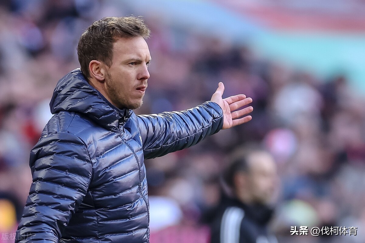 足坛十大神锋之莱万,波兰神锋莱万