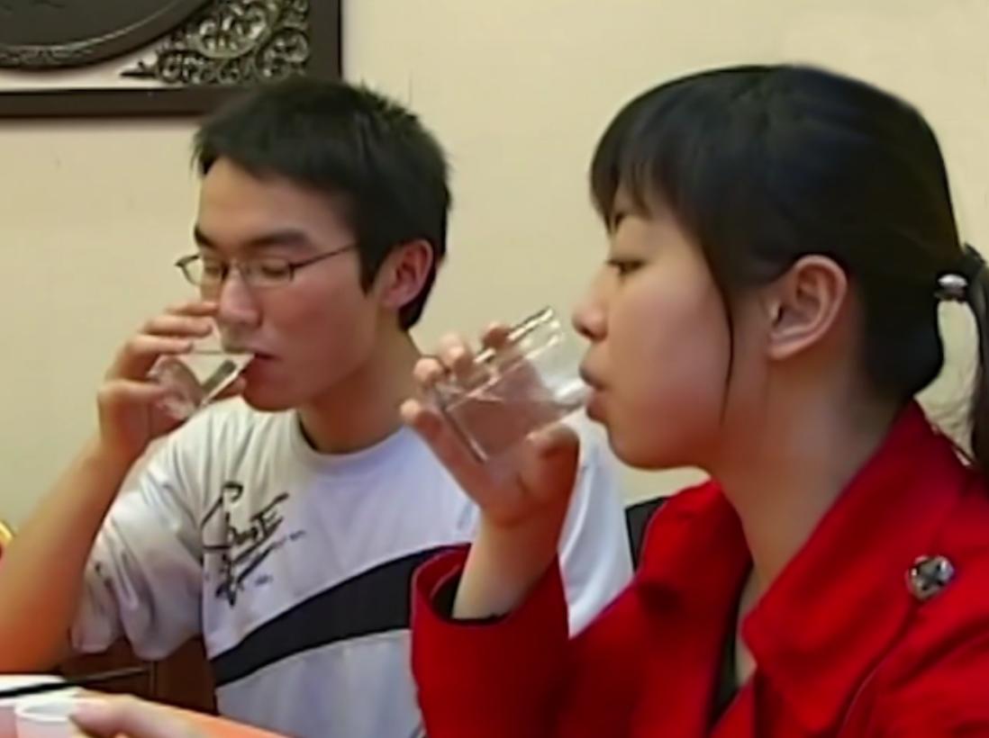 2007年，湖南女孩号称千杯不醉，喝酒如喝水，医生检查发现端倪