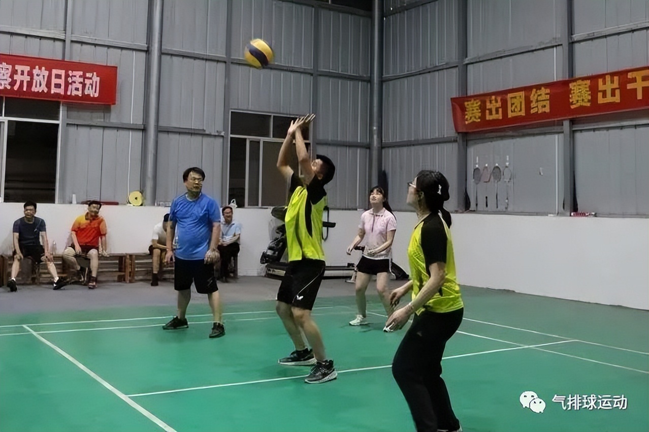气排球游戏的玩法,气排球传球练习