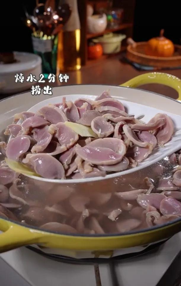 辣炒鸡胗鲜香麻辣特别开胃下饭,鸡胗炒酸豆角怎么炒又脆又好吃