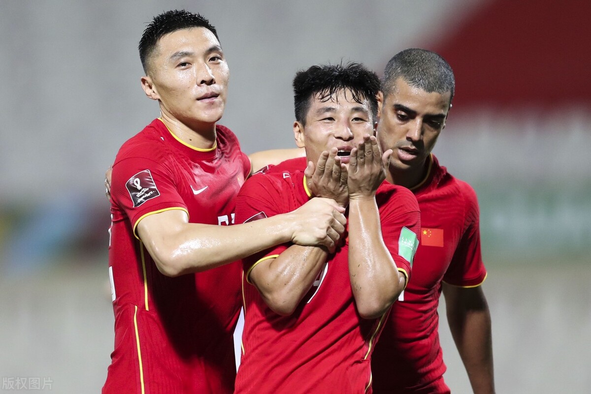 扬科维奇上任仅1天，足协两昏招添乱，陈戌源李铁落网后还敢胡来