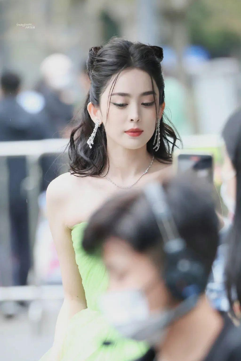 秋冬齐刘海造型,秋冬减龄刘海