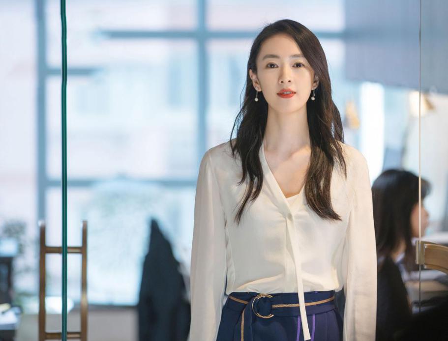 “资本大鳄”王冉：51岁娶小17岁童瑶，凭一己之力“捧红”娇妻