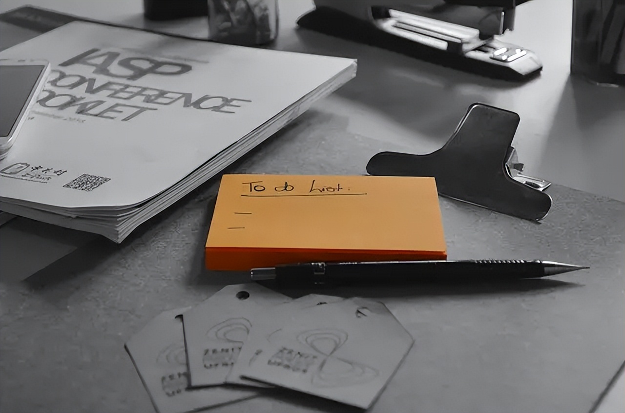 欲戴王冠必承其重出自哪里,欲戴王冠必承其重唯有奋进