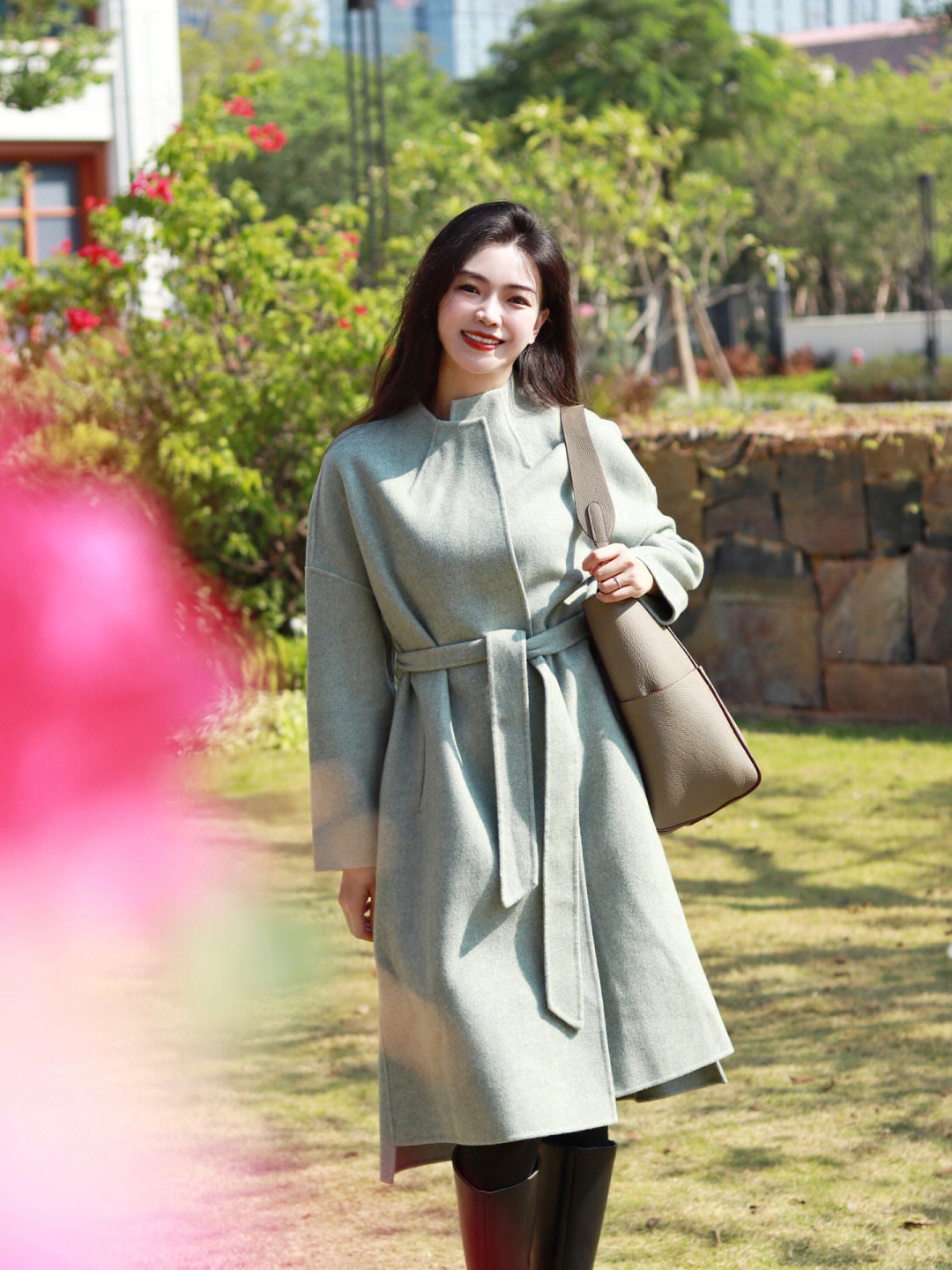 针织衫显瘦配半身裙气质优雅,职场女士针织衫搭配高腰半身裙