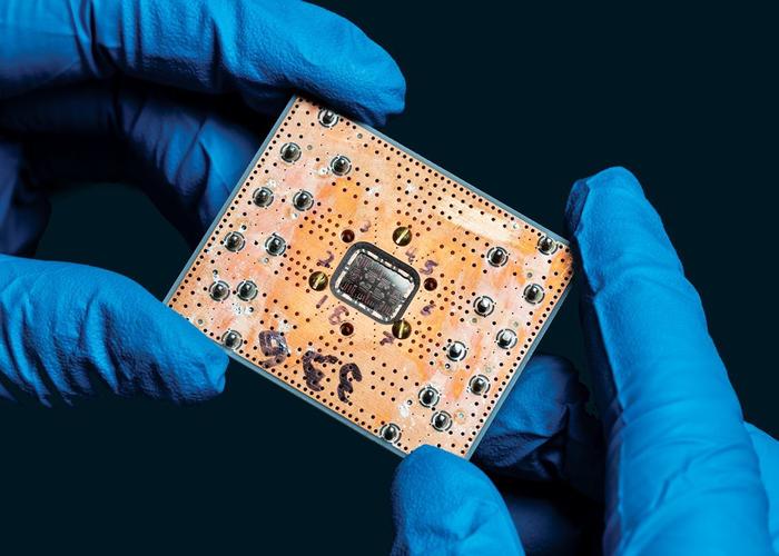 你只管制裁，我继续抛售！中国将重新买入美债？美国别抱幻想了