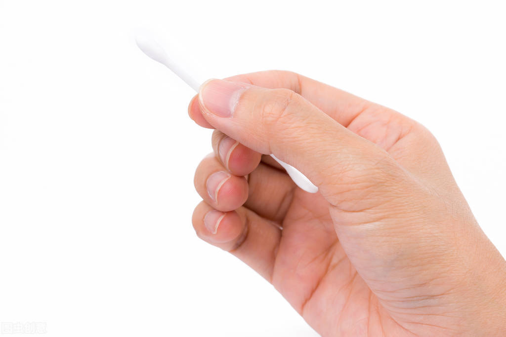 为什么说吃了耳屎会成哑巴,掏耳朵的耳屎吃了会变哑巴吗