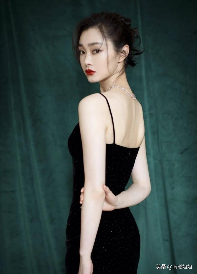 蜜桃臀不受宠了，现在流行的是克拉臀！网友：难怪直男都喜欢