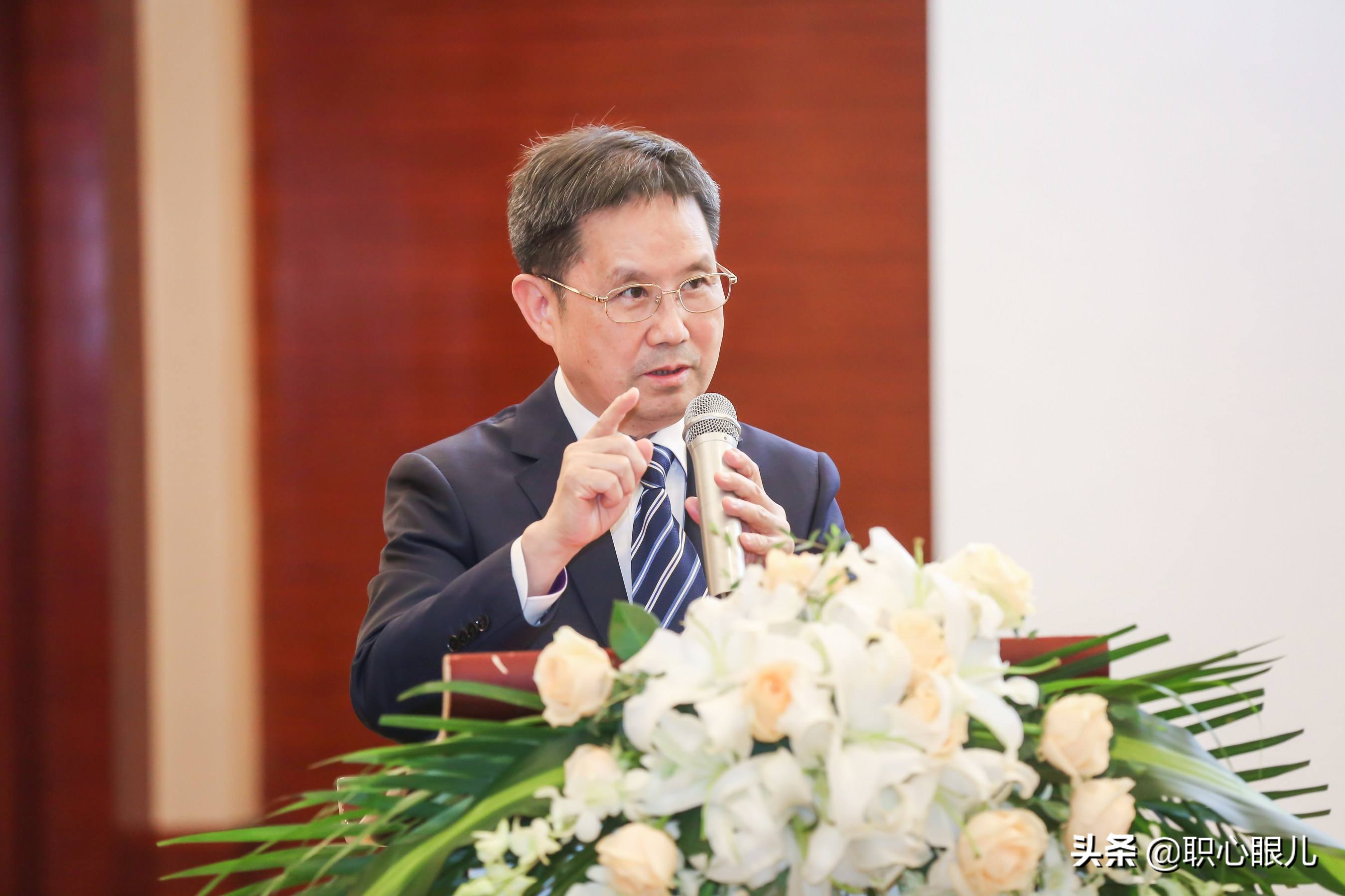 广西50岁大叔不靠父母帮买房子,广西40岁大叔买房