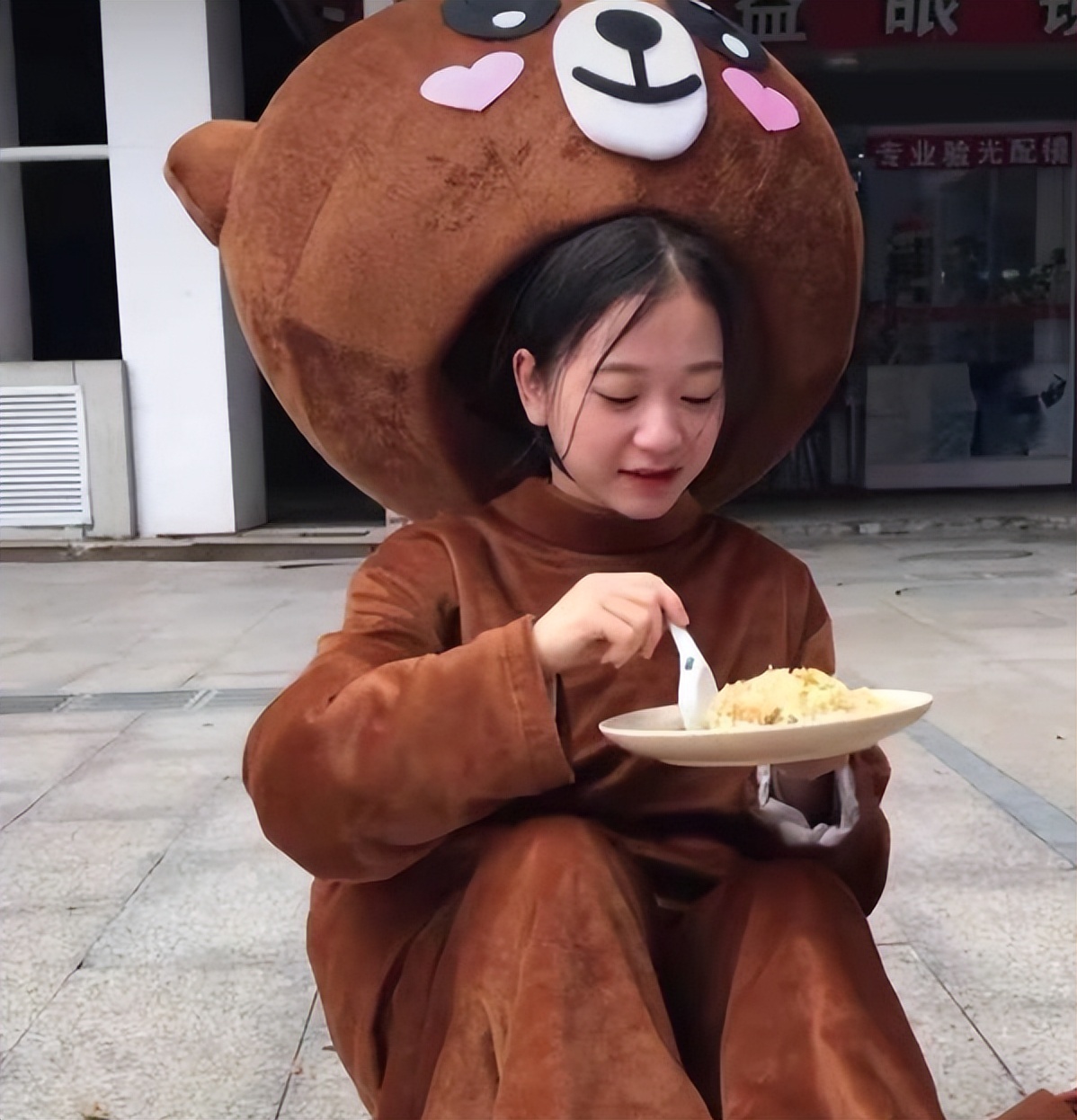 最年轻的董事长张曼如最新照,19岁董事长张曼如现状