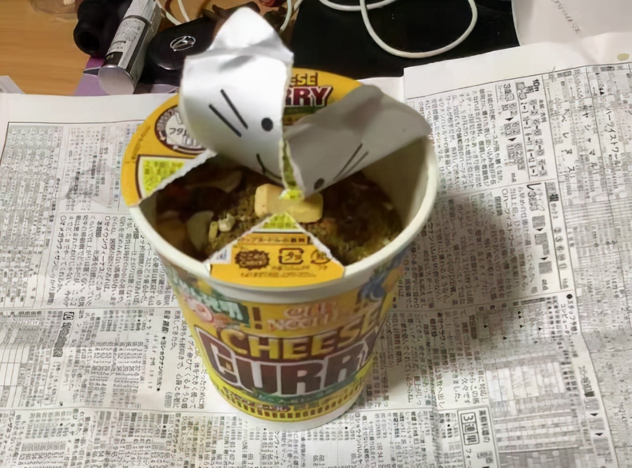 网民分享，撕泡面盖子的“NG时刻”，看到就想笑