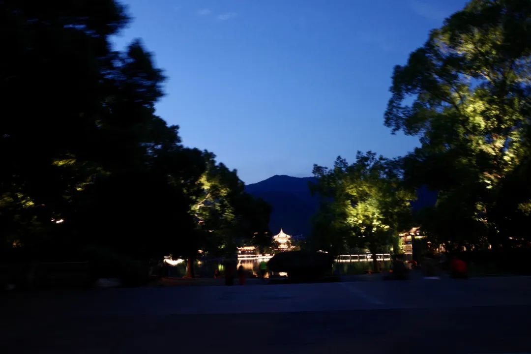 两天一夜嗨吃15顿，这座小城真把人香迷糊了