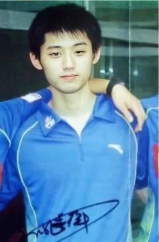 马龙许昕2019年撑起国乒,2020乒乓总决赛马龙对许昕谁赢了