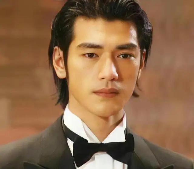 不演戏回归舞台,娱乐圈难得一见的金城武