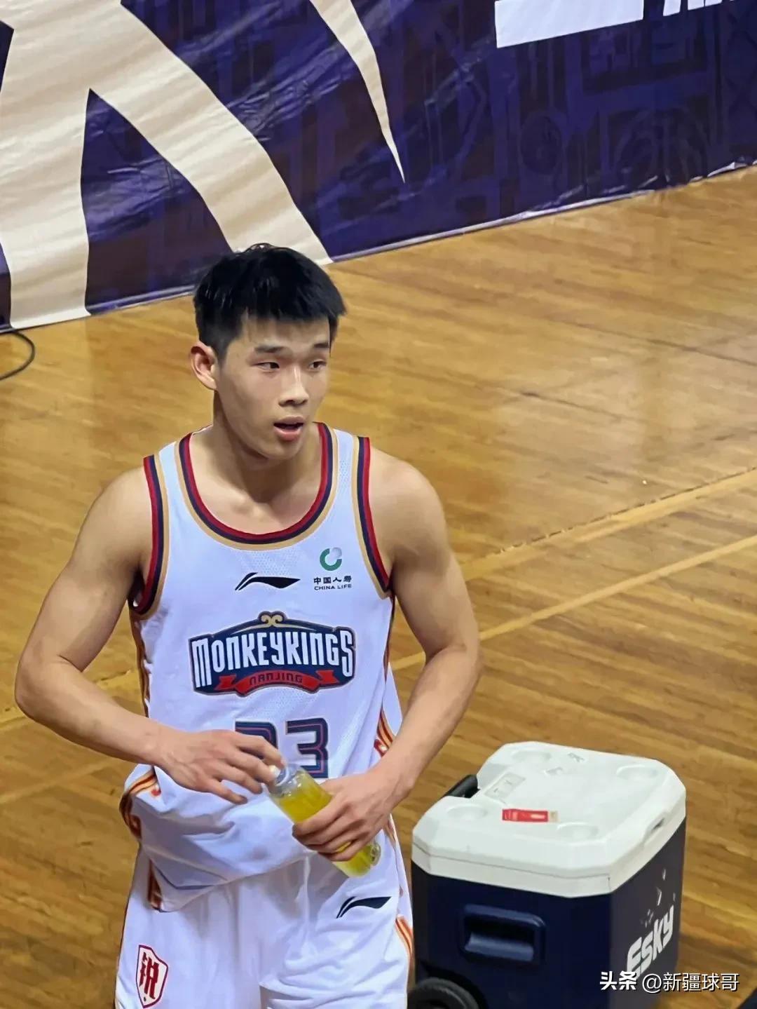 永远不要低估穿23号球衣的人,今日图集身穿23号球衣的球员们