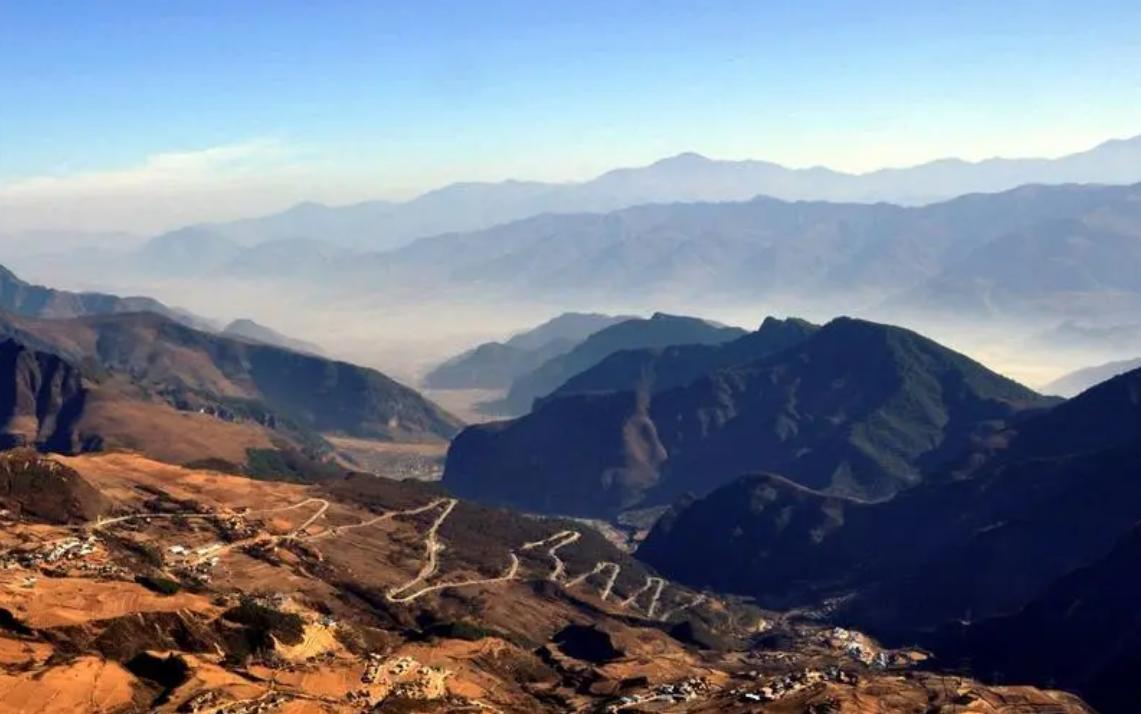 100岁夫妻深山隐居养蜂吃蜜,150元一斤深山养蜂蜜