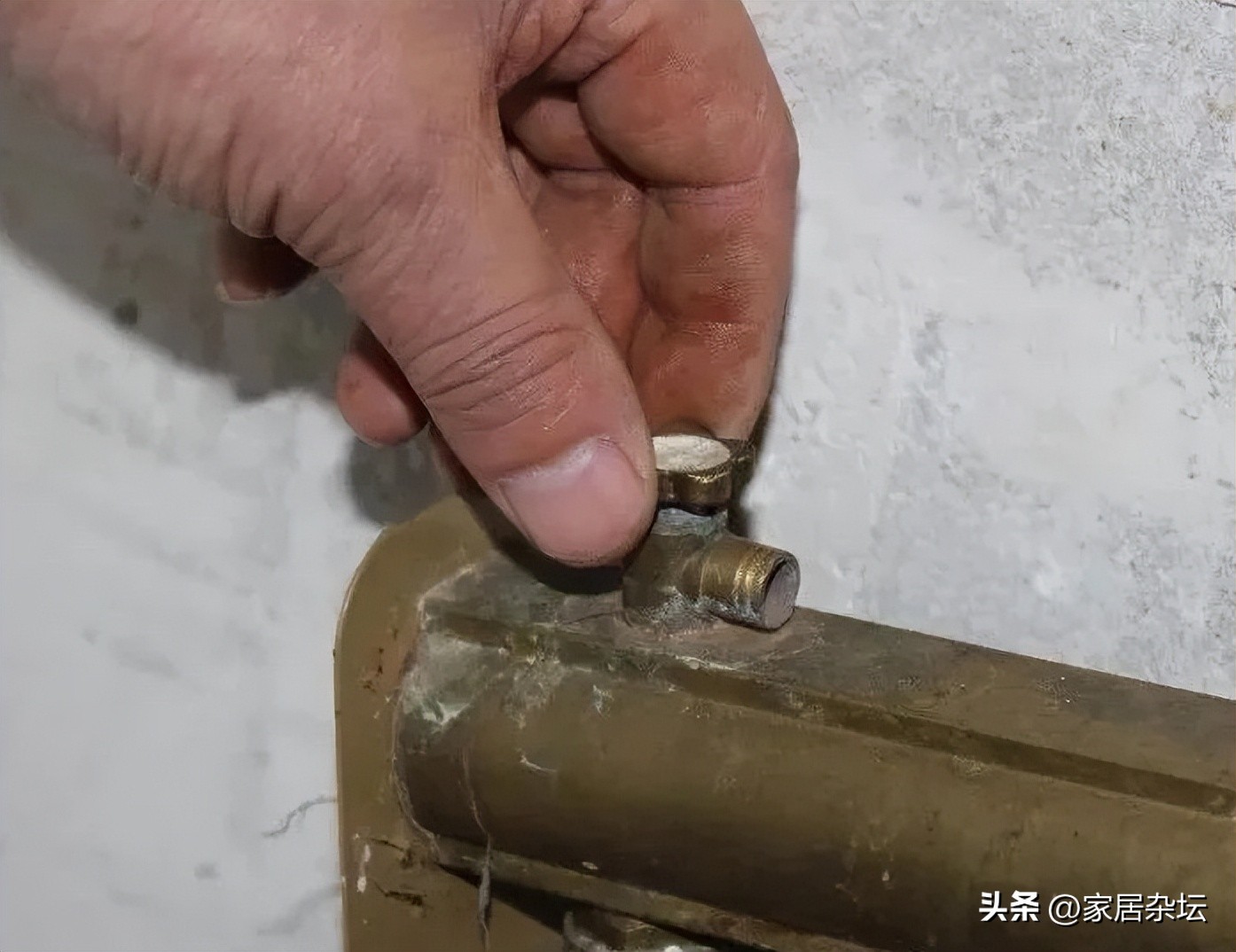 为什么邻居家比自家暖气热,同一栋楼别人家热我家冷