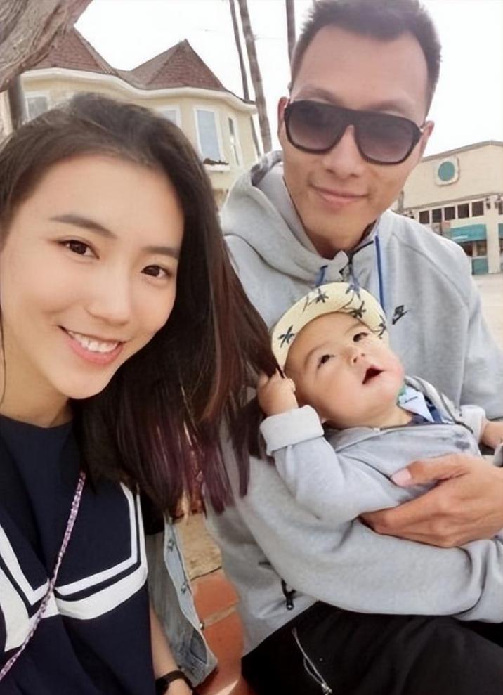 易建联妻子荆灵简历,易建联和荆灵结婚的视频