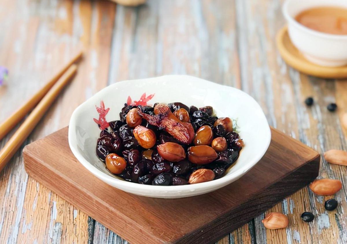 女性黑眼圈好重吃什么可以调理,女人补黑眼圈最好的食物