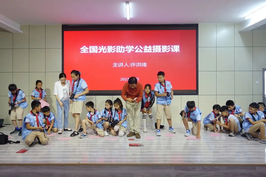 回馈母校爱心捐赠活动,献爱心助学捐赠仪式