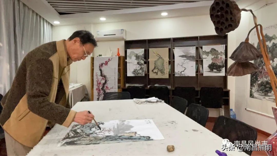 南昌画坛扫地僧席善燕：宝剑锋从磨砺出，梅花香自苦寒来