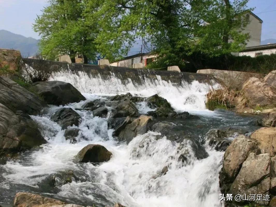 史称“宣歙之脊”，内有和谐之源，被誉中国徽厨之乡