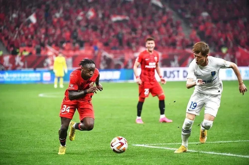 鲁能泰山上港陈蒲进球,陈蒲补时凌空斩破门