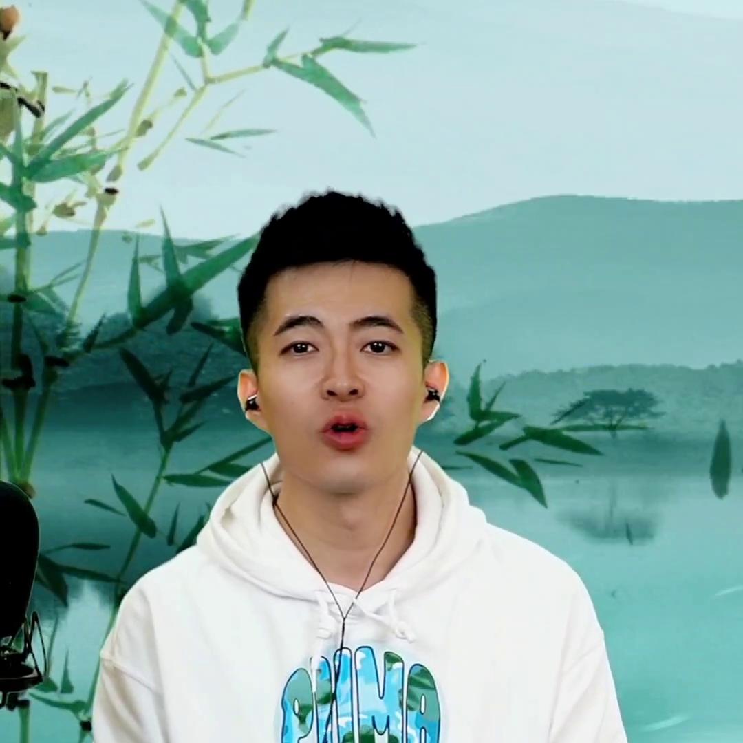 男子买电车3个月电池被锁,男子购买新能源车