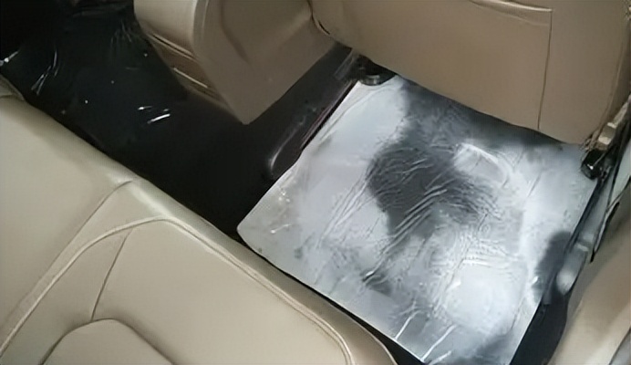 雨后车上的水渍需要清理吗,车上有积雪要不要及时清理