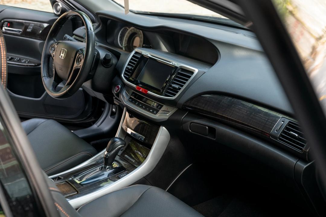 买高配家用车，送V6发动机——9代雅阁3.0LVTI尊贵版