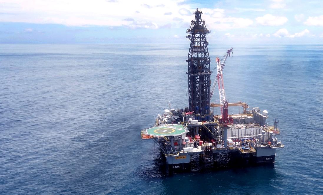 中国现在开采了几个油田,10万亿吨的油田够中国用多少年