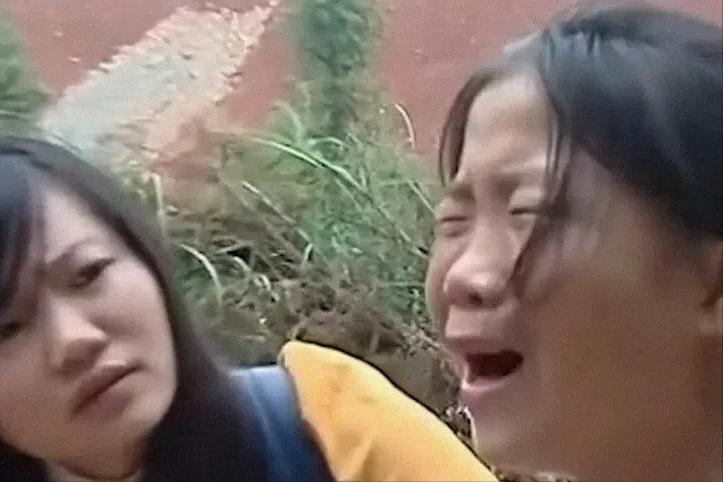 父亲瘫痪在床被老鼠啃食,瘫痪父亲被老鼠啃