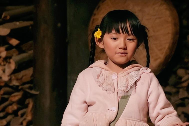 7岁女孩身患绝症，不愿拖累养父，自愿放弃治疗，感动无数人