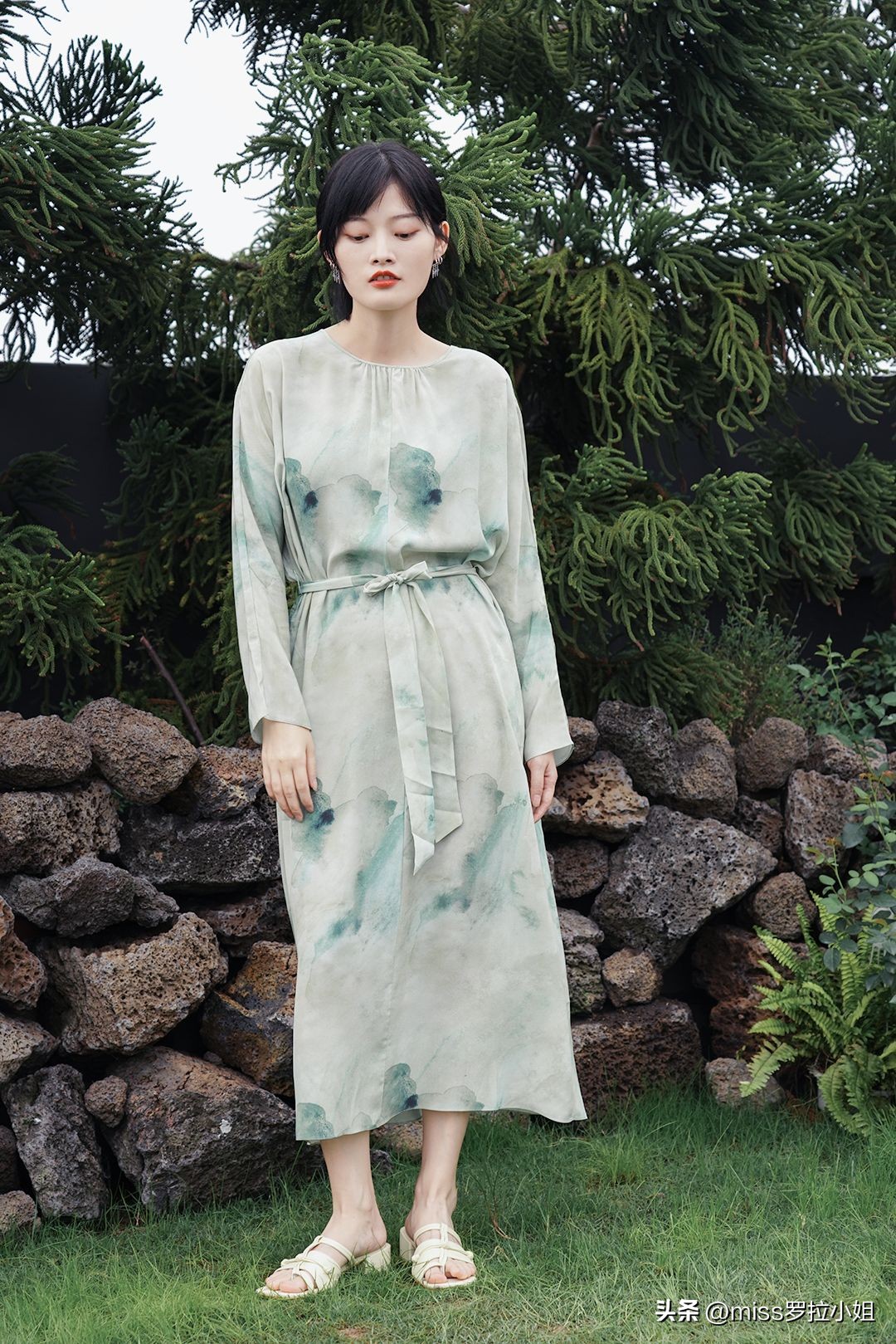 适合旅游连衣裙高级感秋季,出游连衣裙高级感穿搭轻奢