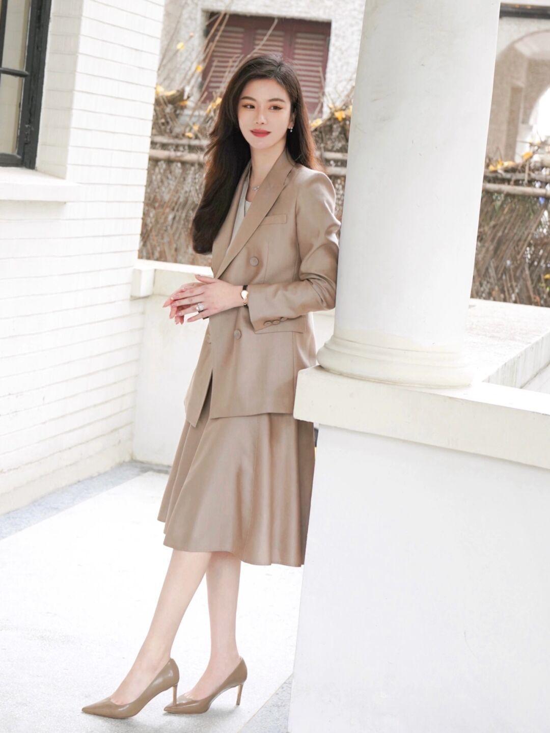 上班时西装怎么搭配穿出高级感,干练利落的西装穿搭