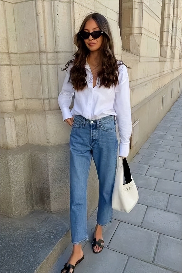 直筒牛仔裤小白鞋穿搭,小白鞋牛仔裤秋冬穿搭图片