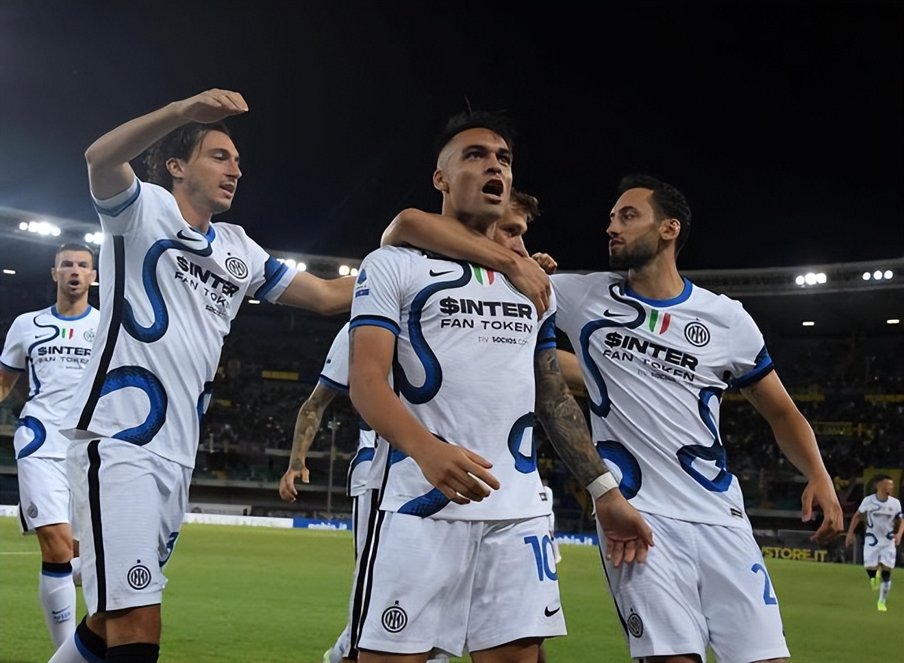 亚特兰大VS米兰：意甲上演“蓝黑德比”，谁才是真正的蓝黑军团