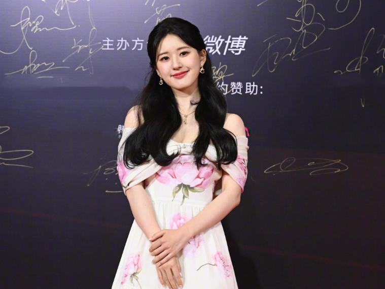 综艺杨紫白鹿赵露思杨超越金晨,虞书欣白鹿赵露思金晨杨紫合体