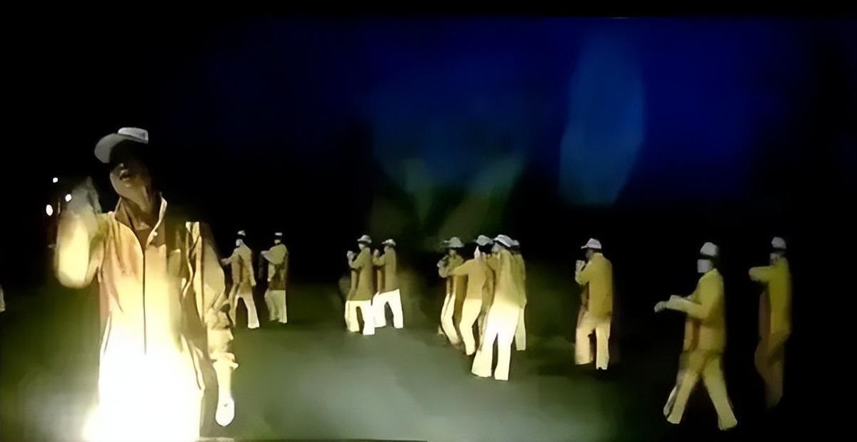 暴走团踢护栏后续,暴走团变打砸团