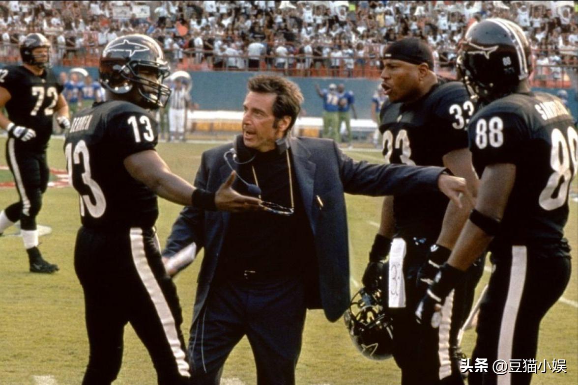 以教练为主题的《挑战星期天》，通过主角折射当地体育形势和矛盾