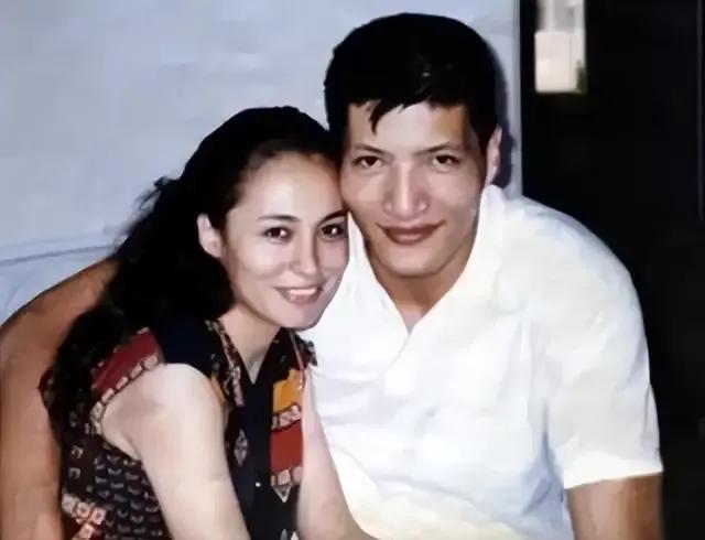 男篮三大中锋的爱情：姚明娶初恋，王治郅二婚，巴特尔娶二婚妻子